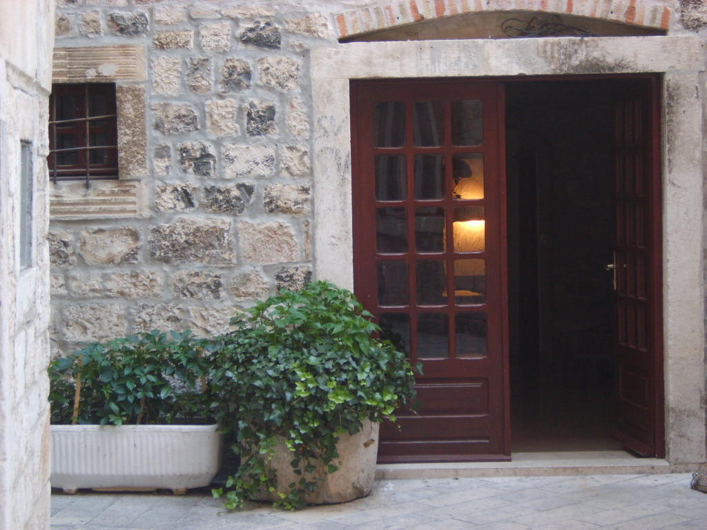 Rooms Roso تروغير المظهر الخارجي الصورة